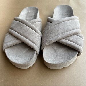 varley new women’s 7 quilted slides